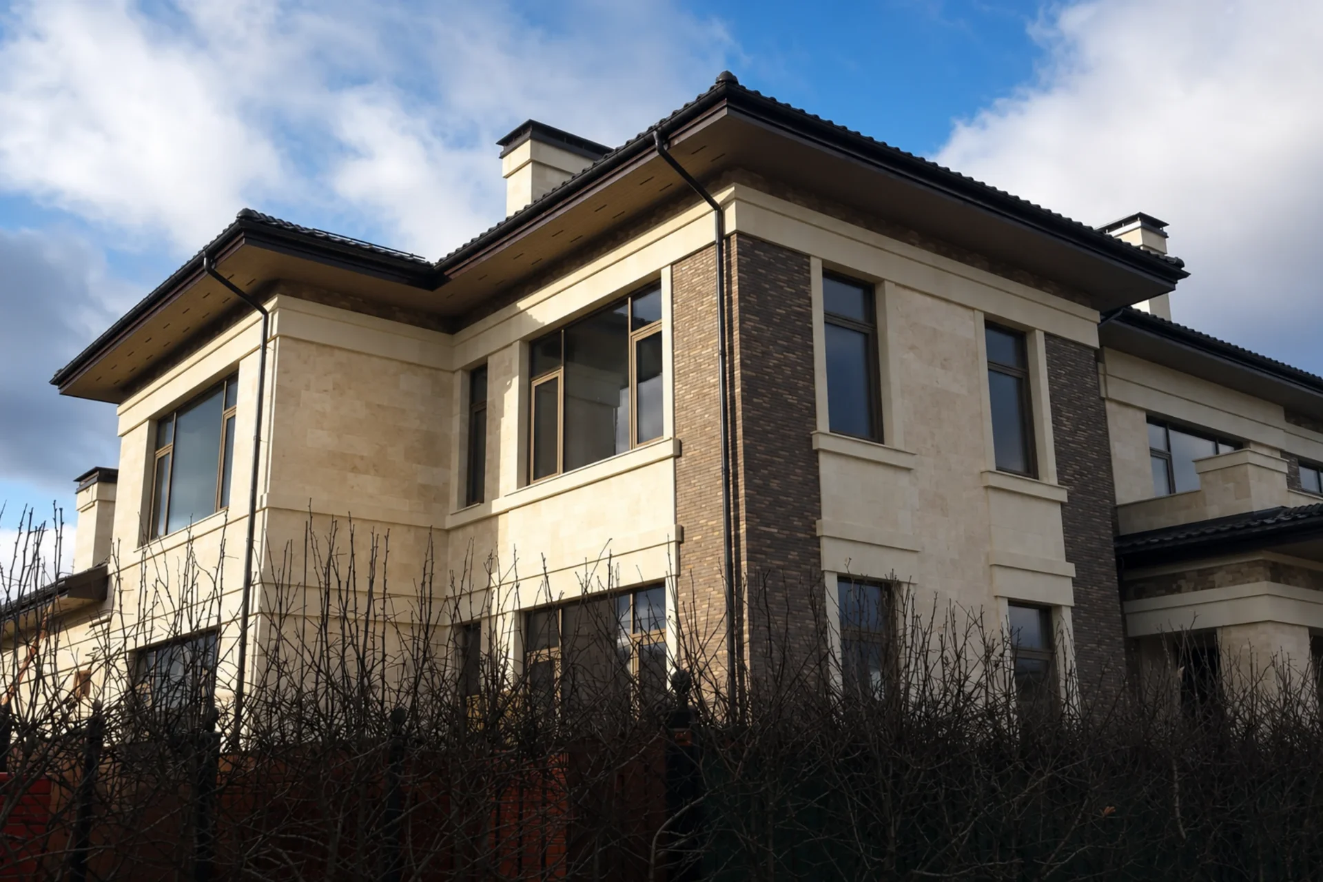 Остекление дома в стиле эклектики — реализованный проект Infacade M-161SH